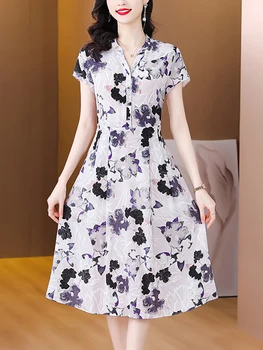 2023 Fialové Květinové Hedvábí Krátký Rukáv V-Neck Midi Šaty Ženy Boho Fashion Elegantní Bodycon Letní Šaty Korean Luxusní Party Šaty